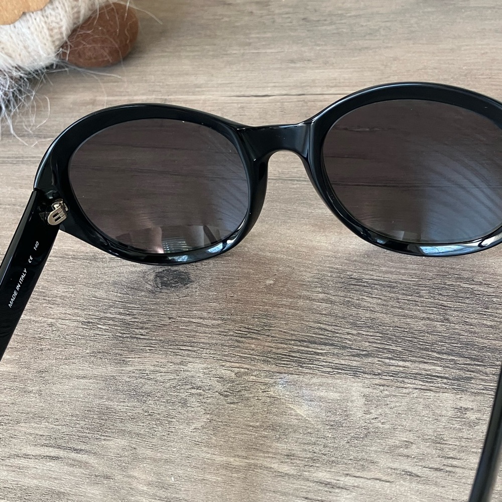 Donna Karan sun glasses - Picture 7 of 8